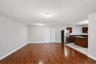 10007 Branley Oak Dr in Cordova, TN - Building Photo - Building Photo