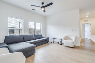 3000 Duval St, Unit 303 in Austin, TX - Building Photo - Building Photo