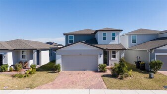 3248 Bella Vista Dr in Davenport, FL - Building Photo