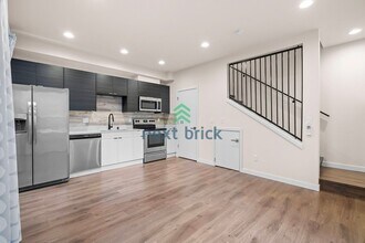 8839 Midvale Ave N in Seattle, WA - Building Photo - Building Photo