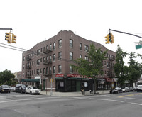 Saracel Court Cooperative Condominium in Astoria, NY - Foto de edificio - Building Photo