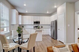 1239 Sunnyvale Ln in Burleson, TX - Building Photo