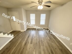 1071-1073 Krysti Ln in Warsaw, MO - Building Photo - Building Photo