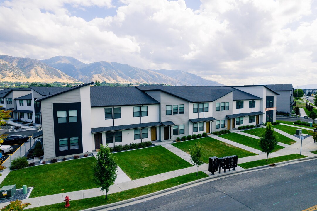 220 Spring Creek Pkwy in Providence, UT - Building Photo