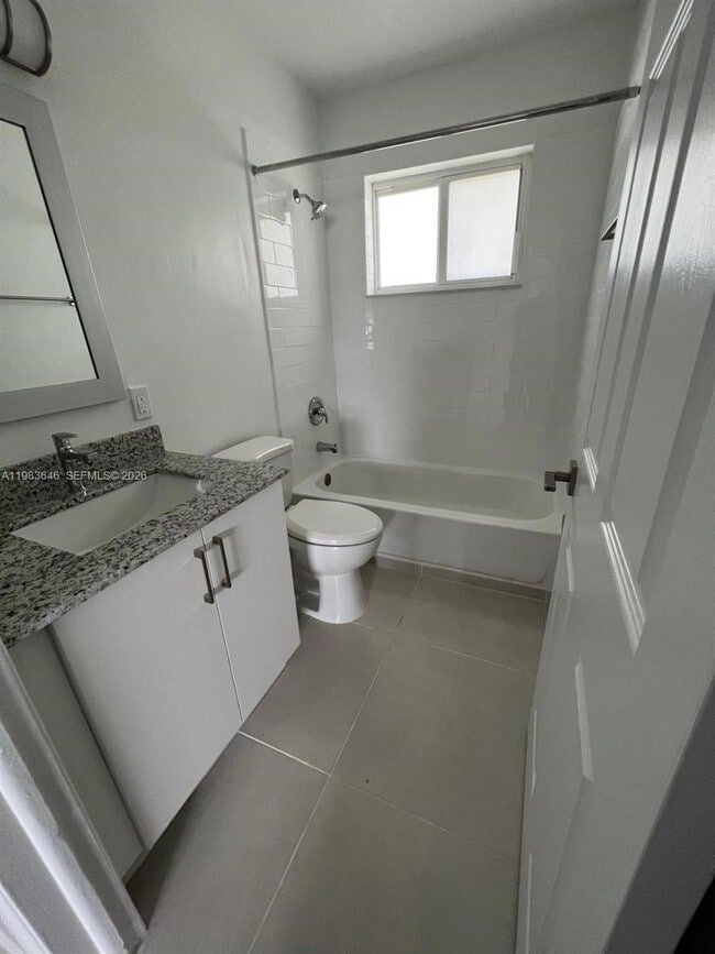 2970 SW 38th Ct in Miami, FL - Building Photo - Building Photo