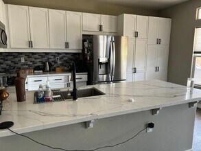 2476 Fallbrook Pl in Escondido, CA - Building Photo - Building Photo