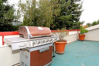 Governor's Terrace in Sacramento, CA - Building Photo - Building Photo