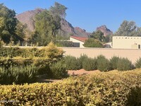 7425 E Tuckey Ln in Scottsdale, AZ - Foto de edificio - Building Photo