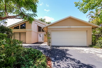 6398 Amberwoods Dr in Boca Raton, FL - Building Photo - Building Photo