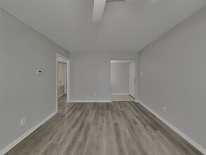 6422 French Chateau Dr in Houston, TX - Building Photo - Building Photo