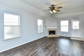 125 Fallen Rock Dr in Waxahachie, TX - Building Photo - Building Photo
