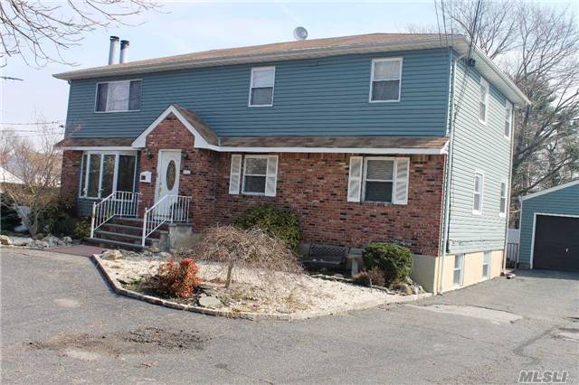 936 Glen Cove Ave in Glen Head, NY - Building Photo