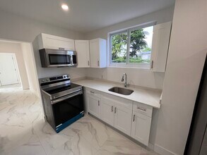 3025 NW 8th Ave in Miami, FL - Building Photo - Building Photo