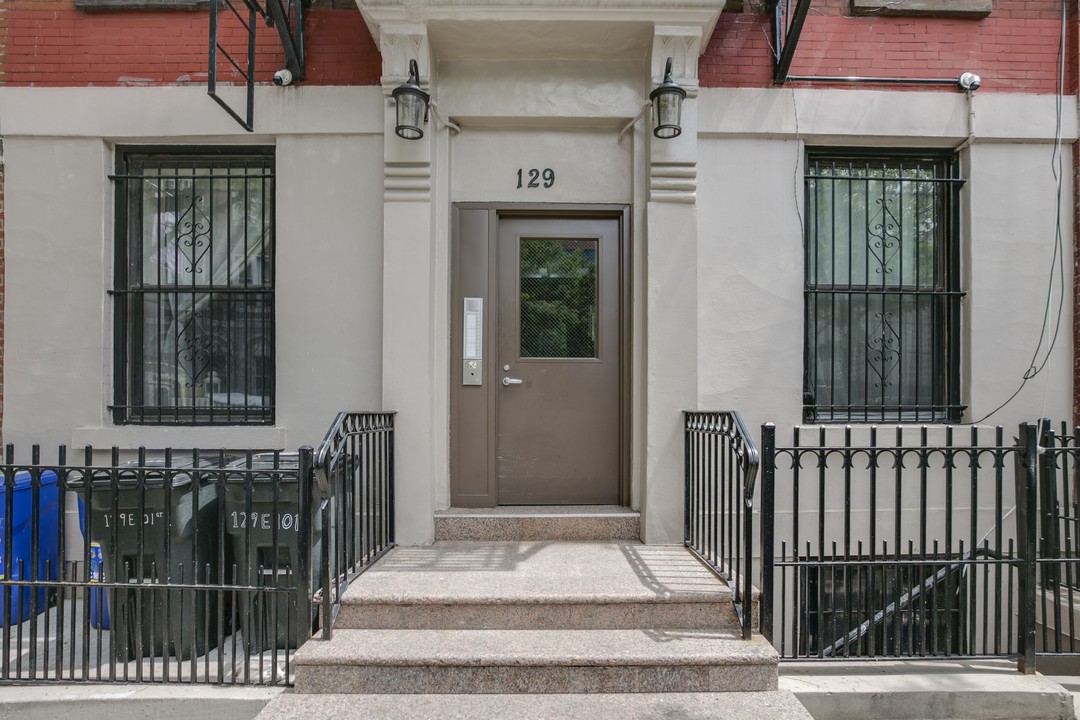 129 E 101st St in New York, NY - Foto de edificio