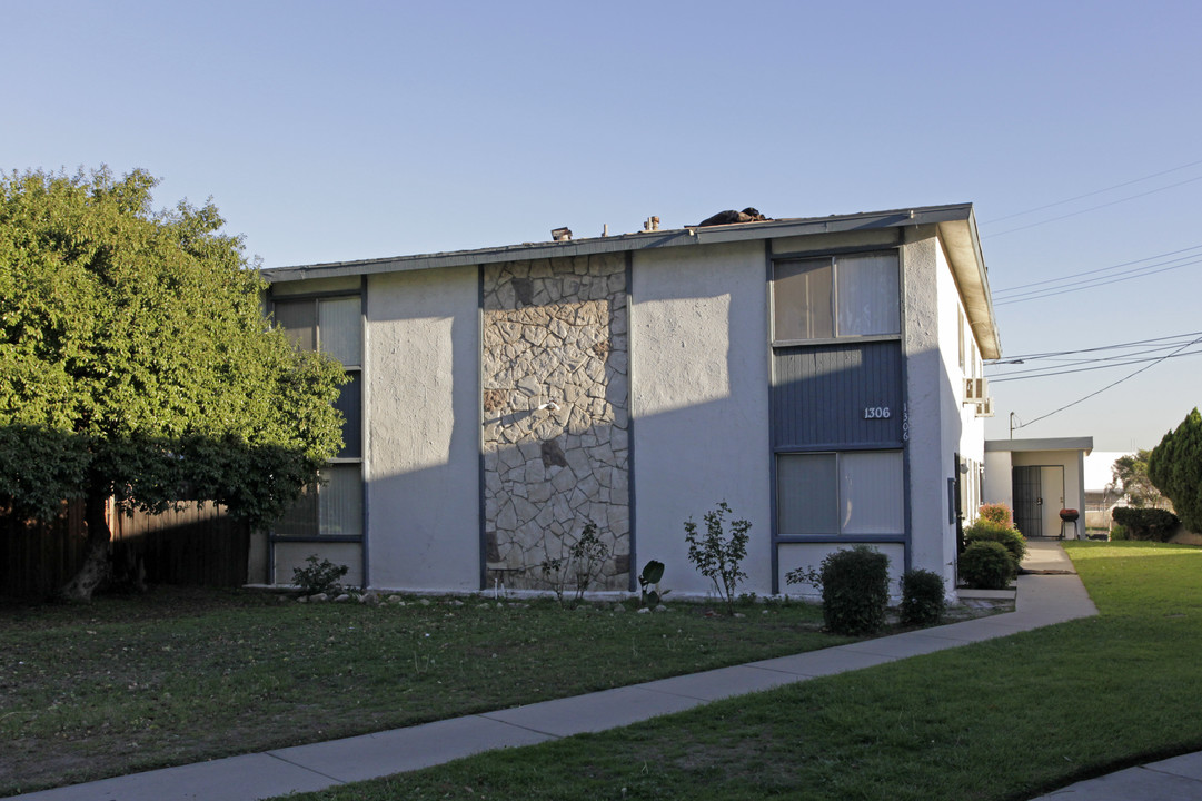 1306 Randy St in Upland, CA - Building Photo