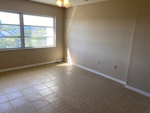 8950 Park Blvd N in Seminole, FL - Building Photo - Building Photo