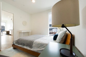 738 Normandie in Los Angeles, CA - Foto de edificio - Building Photo