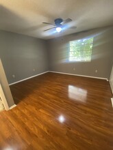 10125 Lake Oak Cir in Tampa, FL - Foto de edificio - Building Photo