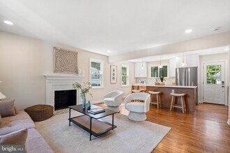 2108 S Dinwiddie St in Arlington, VA - Building Photo - Building Photo