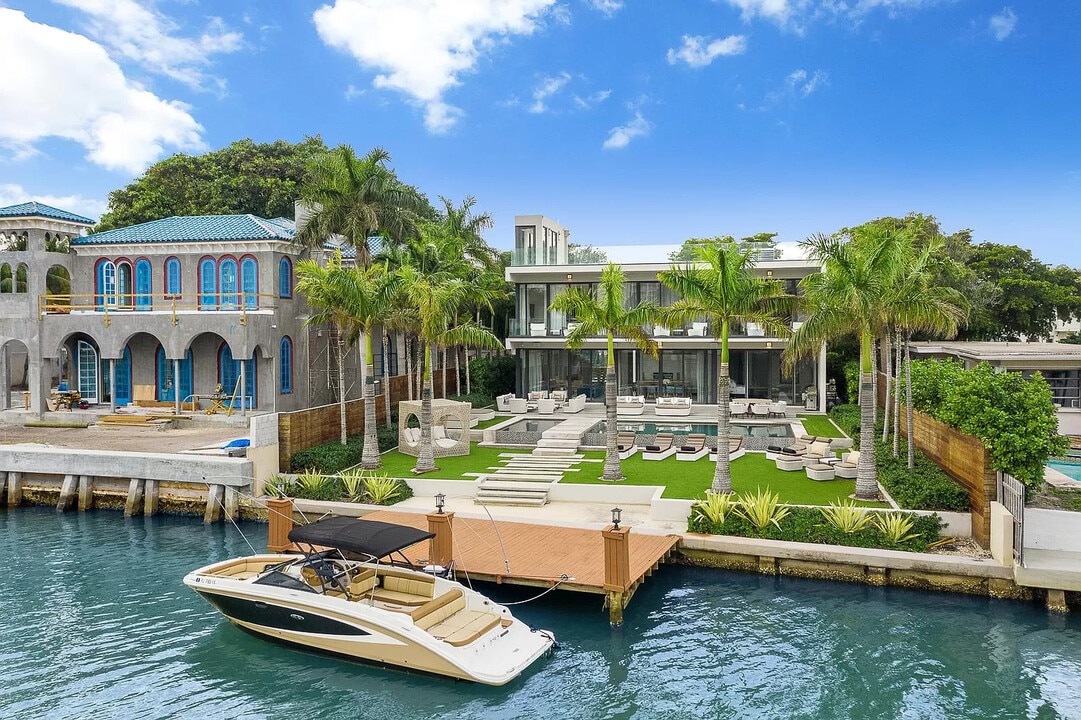 5501 Pine Tree Dr in Miami Beach, FL - Foto de edificio