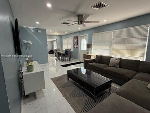 1553 W River Dr in Margate, FL - Building Photo - Building Photo