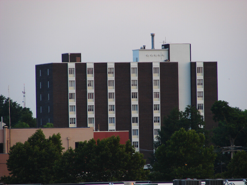 Heritage Towers in Springfield, MO - Foto de edificio