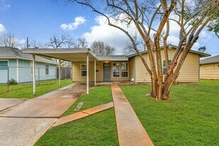 5855 Beldart St in Houston, TX - Building Photo