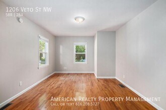 1206 Veto St NW in Grand Rapids, MI - Building Photo - Building Photo