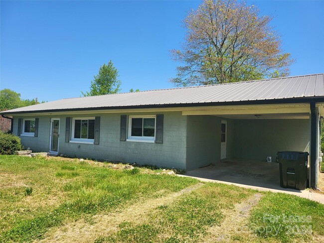 40726 Hearne Rd in New London, NC - Building Photo - Building Photo