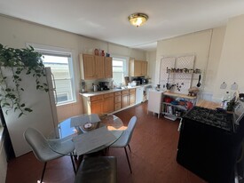 51 Ibbetson St, Unit 3 Apartamentos