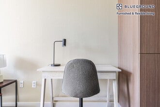 111 N Rengstorff Ave-Unit -FL2-ID518 in Mountain View, CA - Foto de edificio - Building Photo