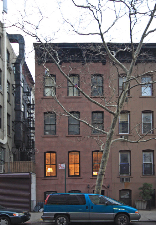 303 E 18th St in New York, NY - Building Photo