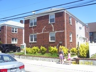 60 Neptune Blvd in Long Beach, NY - Foto de edificio