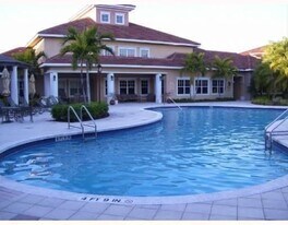 6410 Emerald Dunes Dr in West Palm Beach, FL - Building Photo