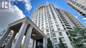 9255 Jane St in Vaughan, ON - Building Photo