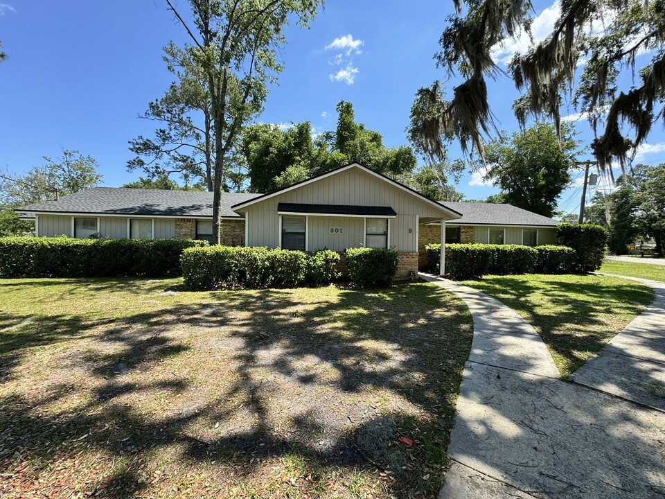 801 Meadowbrook Dr in Orange Park, FL - Building Photo