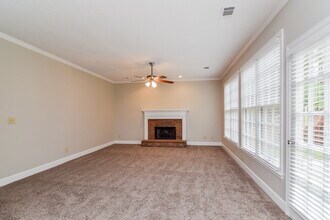 1052 Laurel Valley Dr SW in Marietta, GA - Building Photo - Building Photo