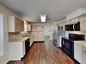 10467 Twin Circles Dr in Montgomery, TX - Building Photo - Building Photo