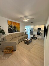 11423 77th Ave in Seminole, FL - Foto de edificio - Building Photo