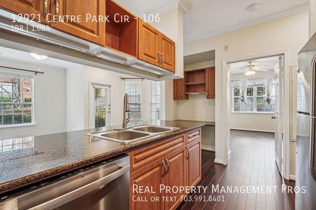 12921 Centre Park Cir in Herndon, VA - Building Photo - Building Photo