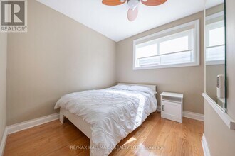 15 Webster Dr in Aurora, ON - Building Photo - Building Photo