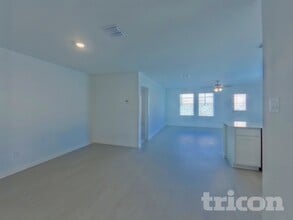 10700 Dusty Rnch Rd in Fort Worth, TX - Building Photo - Building Photo