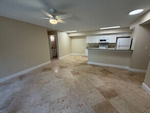 2166 Arbour Walk Cir in Naples, FL - Building Photo - Building Photo