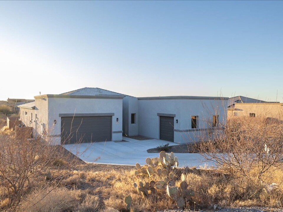 13424 S Rockhouse Canyon Trail in Vail, AZ - Building Photo