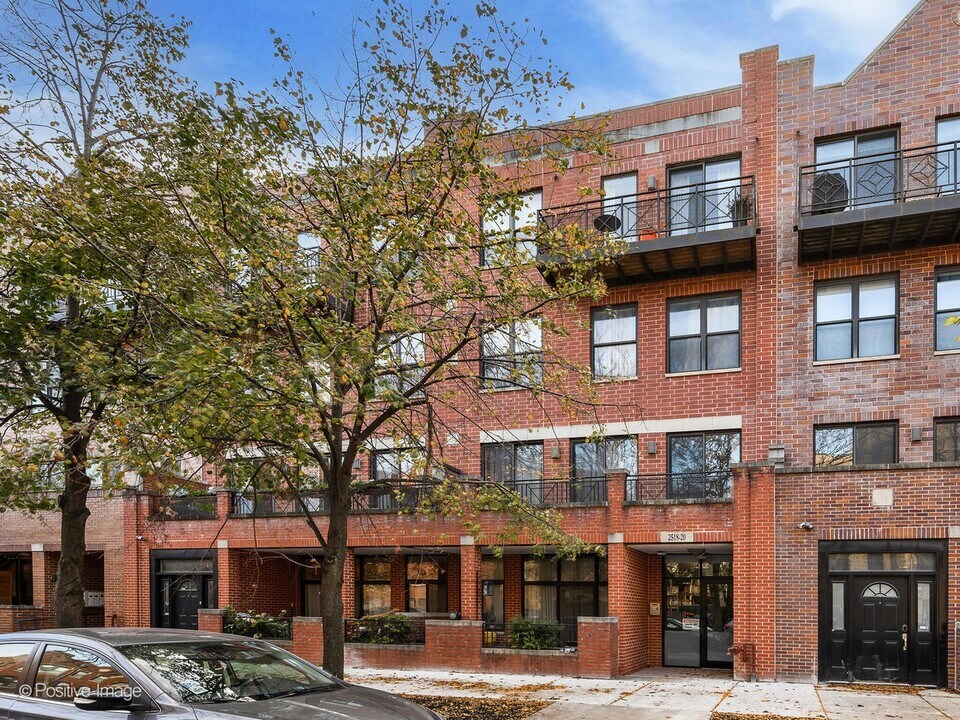 2518 N Willetts Ct in Chicago, IL - Building Photo