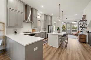 5320 Laurel Branch Dr in Dallas, TX - Building Photo