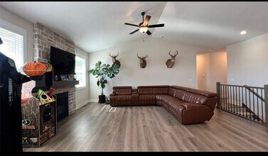 3012 Crest View Cir in Norwalk, IA - Building Photo - Building Photo