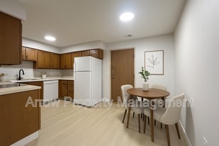 515 W Saunders Ave in Lincoln, NE - Building Photo