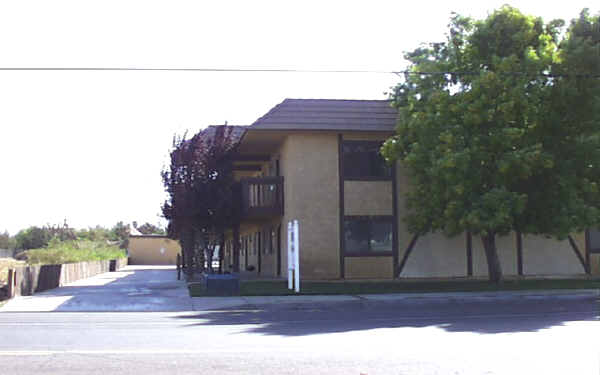 4302 W Avenue L in Lancaster, CA - Building Photo