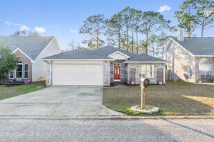 444 Bridgewater Ct in Mary Esther, FL - Building Photo